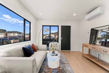 24 Johns Creek Crescent, Silverdale