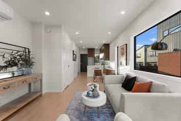 24 Johns Creek Crescent, Silverdale