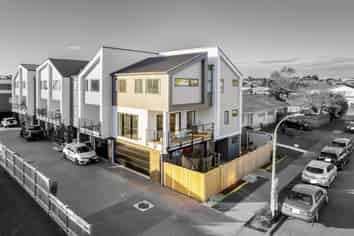 3A Hemsway Place, Sunnyhills