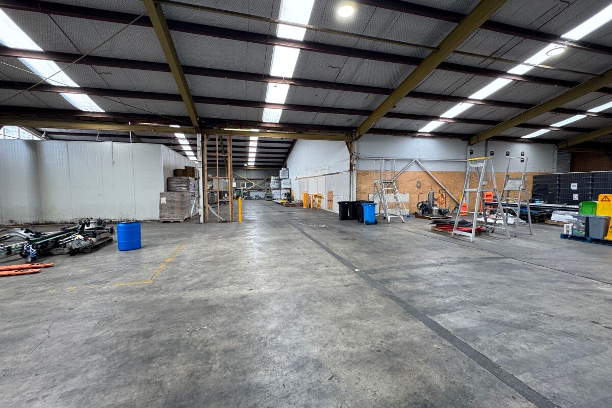 Large-Scale Industrial Warehouse – pohled 4