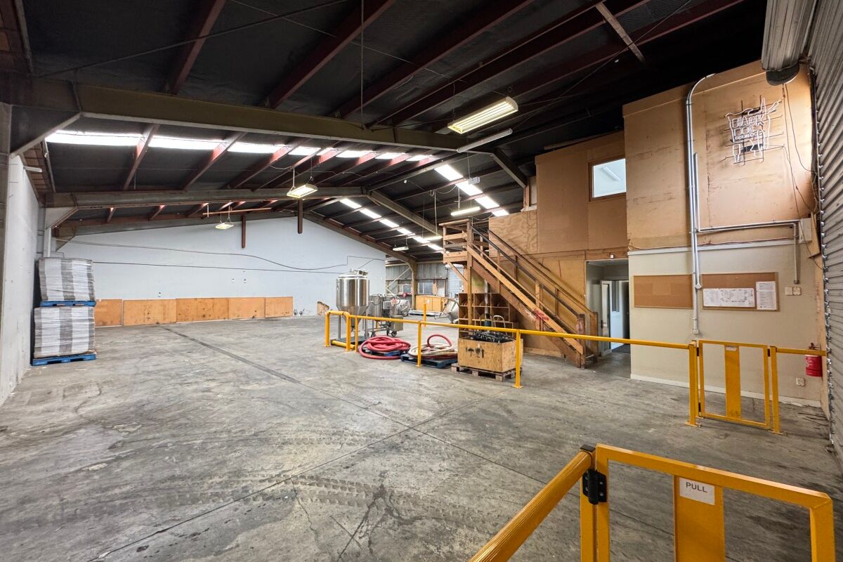 Large-Scale Industrial Warehouse – pohled 5