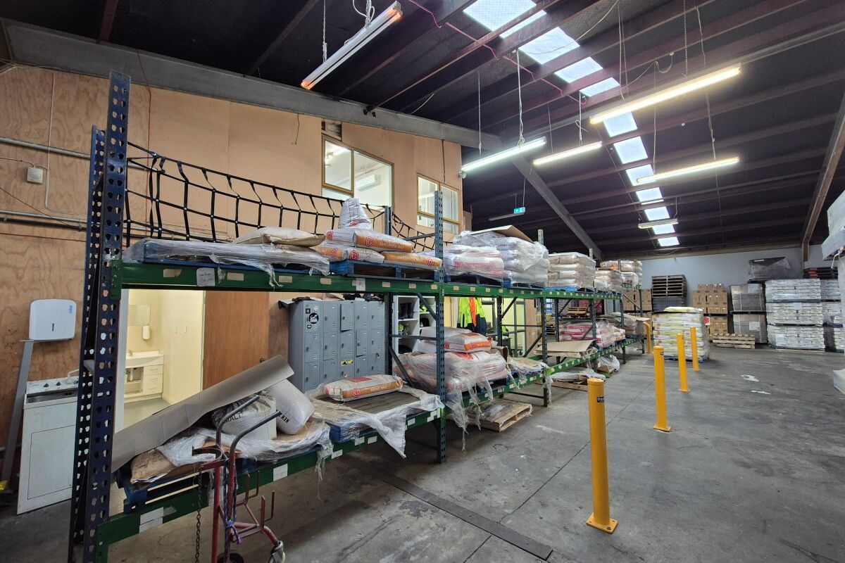 Large-Scale Industrial Warehouse – pohled 6