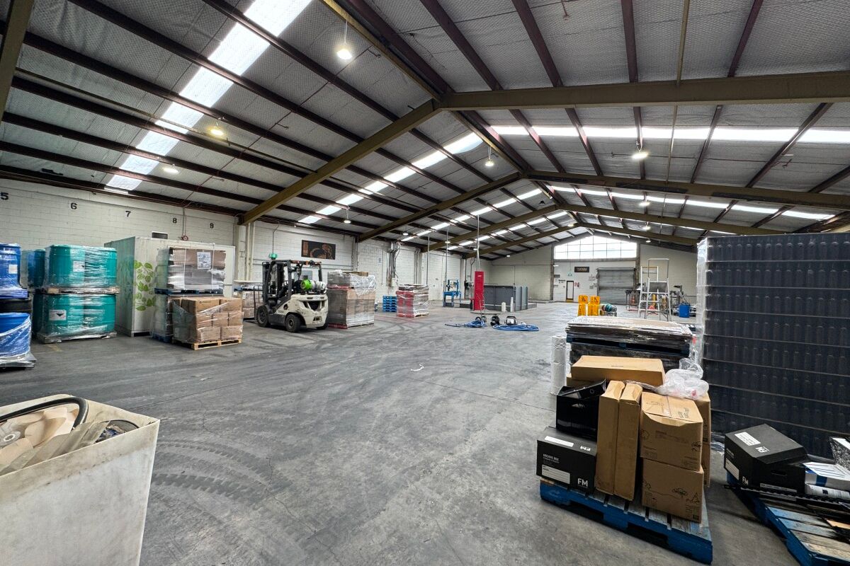 Large-Scale Industrial Warehouse – pohled 2
