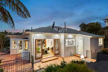 28 Izard Road, Khandallah
