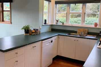 63 Ranui Tce, Tawa