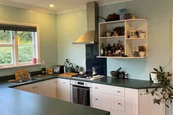 63 Ranui Tce, Tawa