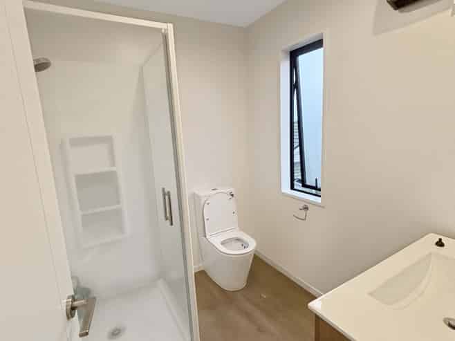 2/49 Mclean Street , Linwood