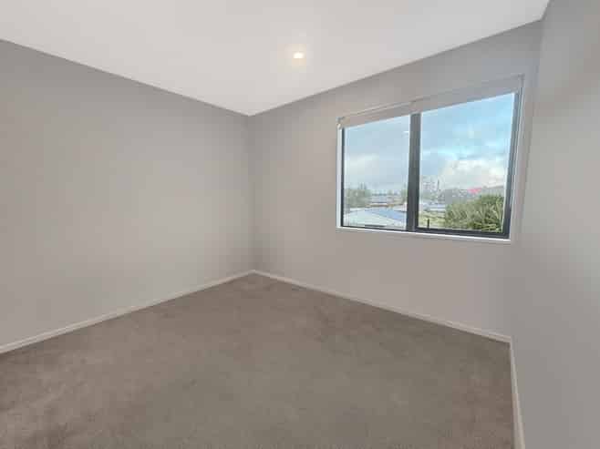 2/49 Mclean Street , Linwood