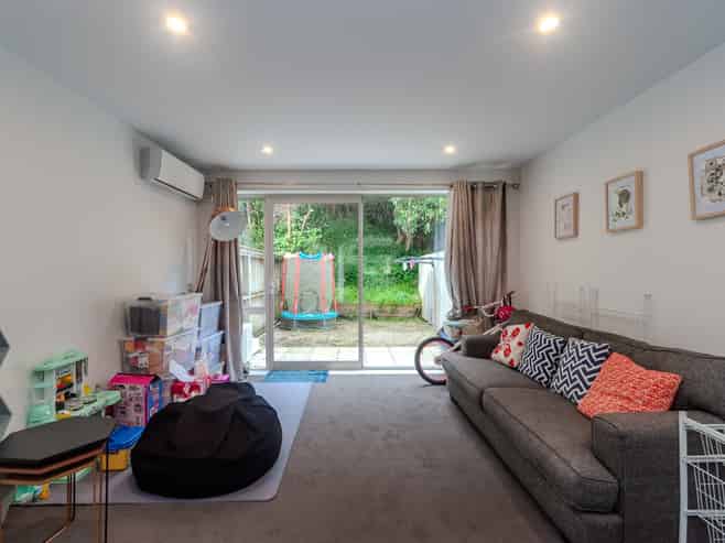 13/4 Thatcher Crescent, Ngaio