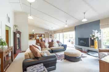 1 Holden Way , Fitzherbert