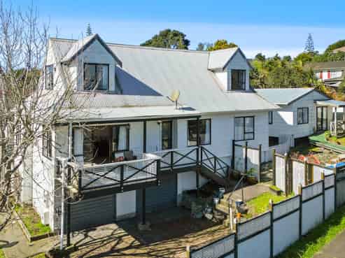 61 Hale Crescent, Bayview