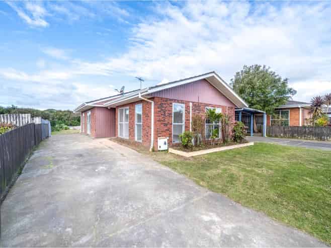 68 Chelburn Crescent, Mangere East