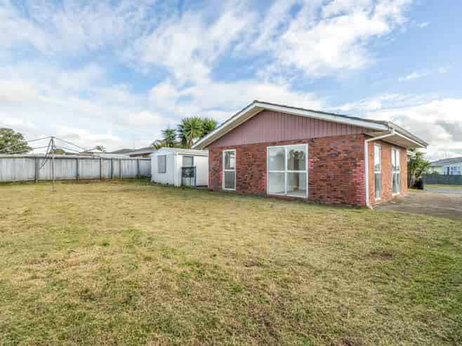 68 Chelburn Crescent, Mangere East