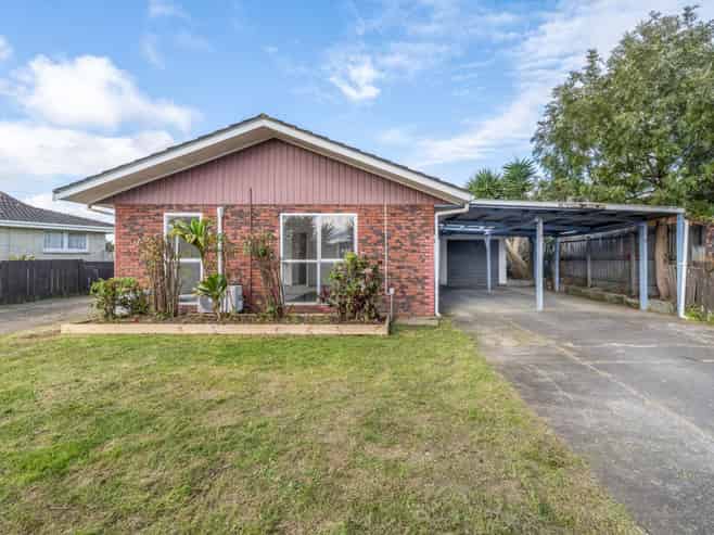 68 Chelburn Crescent, Mangere East