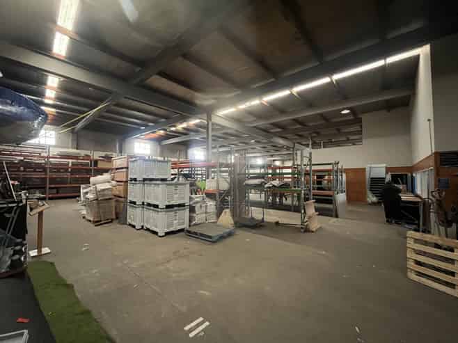 Heavy Industrial warehouse – 1,369sqm