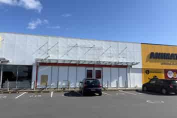 Prominent Lunn Ave large format retail for lease