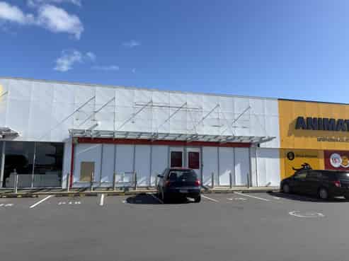 Prominent Lunn Ave large format retail for lease