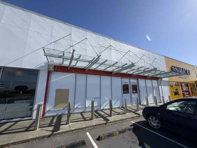 Prominent Lunn Ave large format retail for lease
