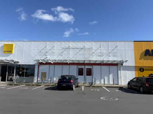 Prominent Lunn Ave large format retail for lease