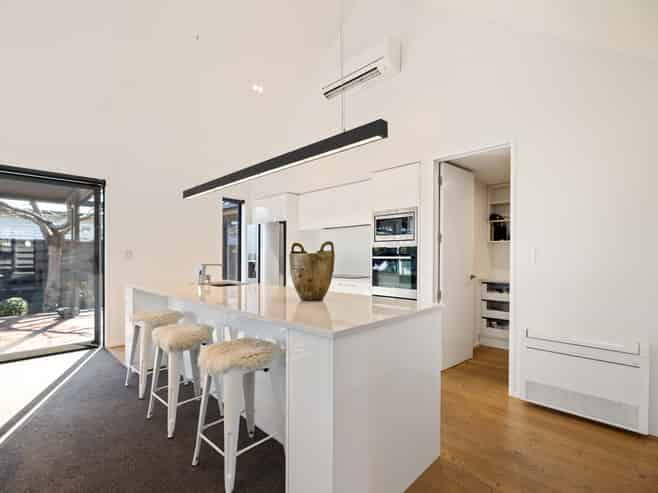 18 Alpha Avenue, Strowan