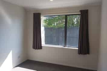 2 Champagne Avenue, Yaldhurst