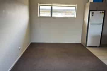 2 Champagne Avenue, Yaldhurst