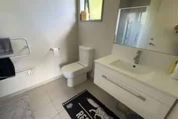 2 Champagne Avenue, Yaldhurst