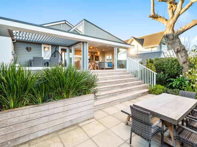 8 Highland Road, Mount Albert