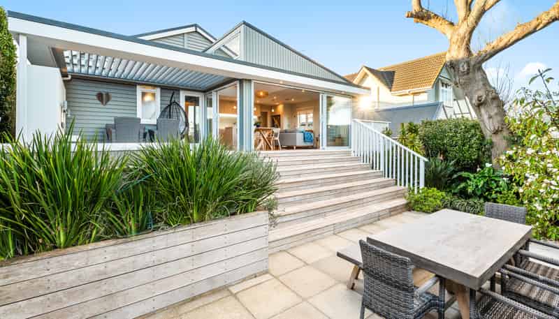 8 Highland Road, Mount Albert
