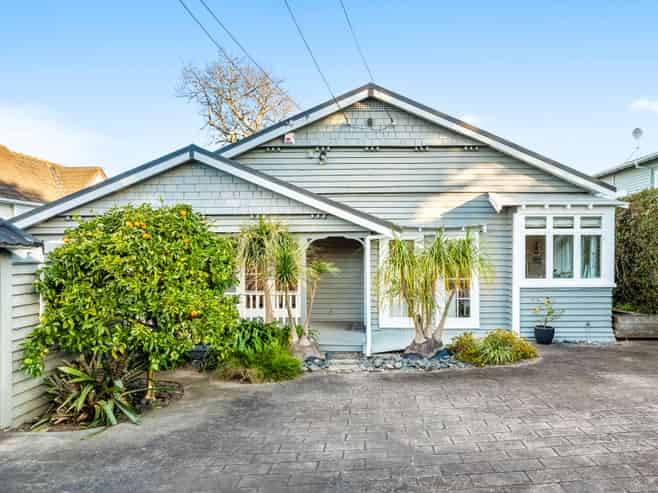 8 Highland Road, Mount Albert