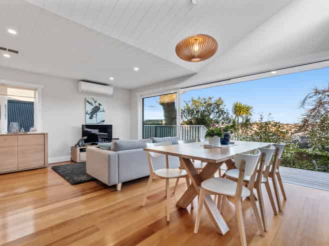 8 Highland Road, Mount Albert