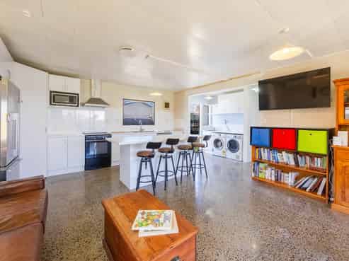 2/601B Oak Road, Akina