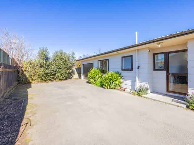 2/601B Oak Road, Akina