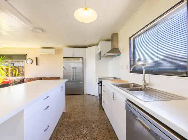 2/601B Oak Road, Akina