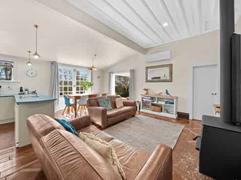 102 Jellicoe Street, Martinborough