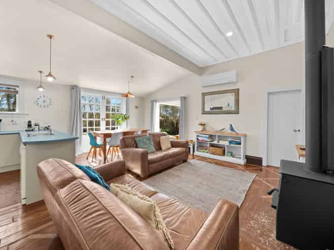 102 Jellicoe Street, Martinborough
