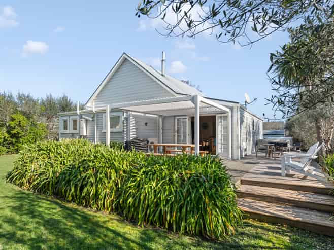 102 Jellicoe Street, Martinborough