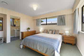 4 Awanui Drive, Waikanae