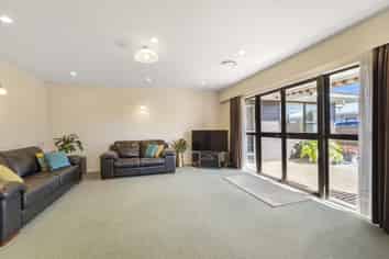 4 Awanui Drive, Waikanae
