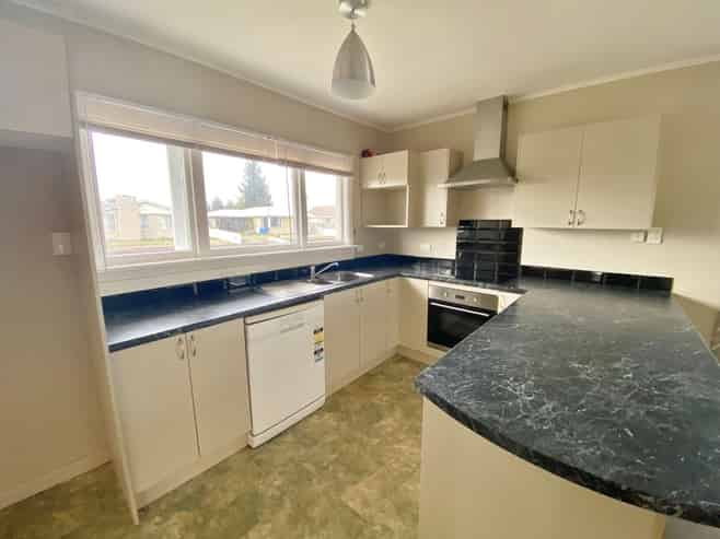 52 Dunstan Cr, Hornby