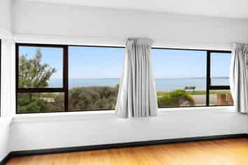 9 The Esplanade, Eastern Beach