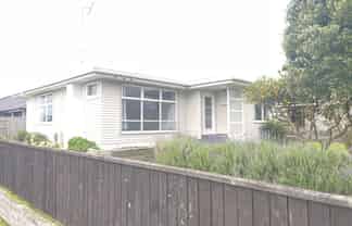 613 Queen Street East, Levin