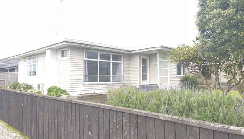 613 Queen Street East, Levin