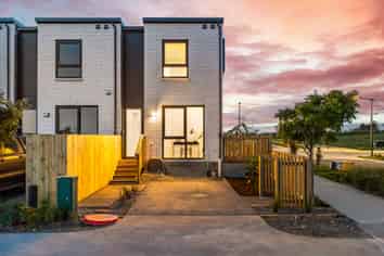 216 Henwood Road, Westgate