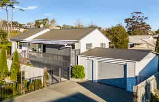 921A Whangaparaoa Road, Manly