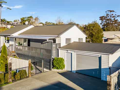 921A Whangaparaoa Road, Manly