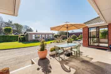 5 McKenzie Avenue, SOUTHBRIDGE