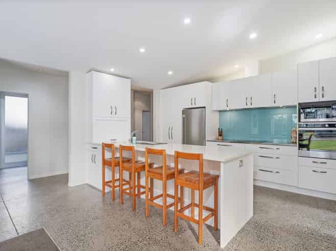 166 Sands Crescent, Matarangi