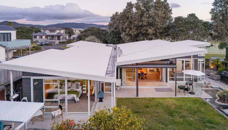 166 Sands Crescent, Matarangi