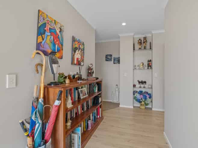 6 Burnfield Way, LEVIN